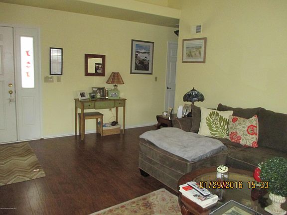 4th image of 1037 Canterbury Drive #B
