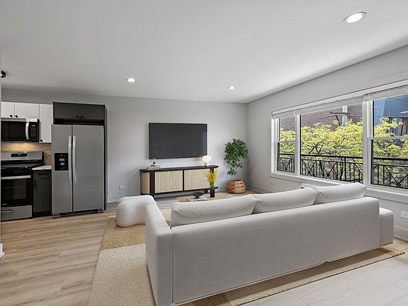 3rd image of 5616 N Washtenaw Ave APT 305