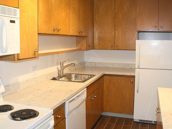 4th image of 930 Peninsula Ave APT 314