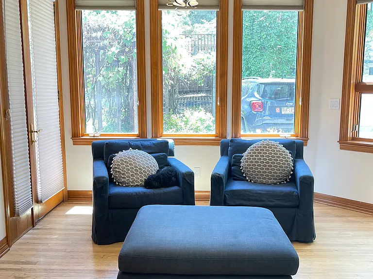 560 University Ave — Photo 44