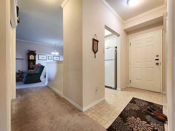 3rd image of 6 E Skyline Cres #102