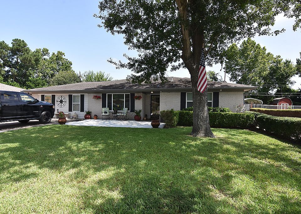 1st image of 9814 Casa Loma Dr