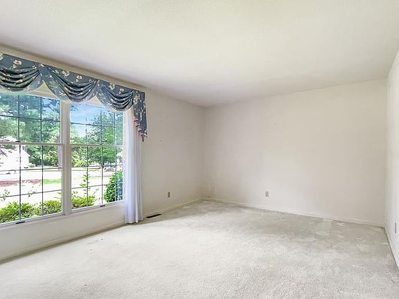 5th image of 103 Country Side Dr