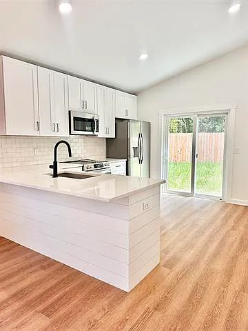 3 bed, 2.0 bath, 1358 sqft, $1,750 — Photo 3