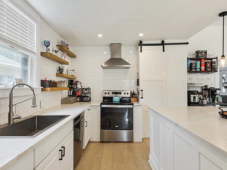 1200 W Walker St — Photo 8