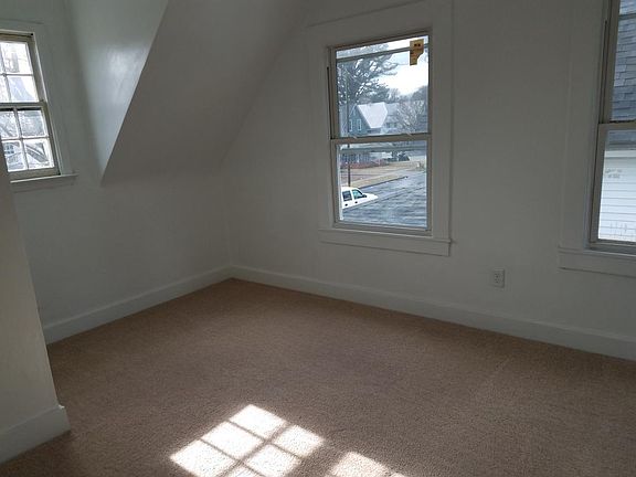 3rd image of 21 Hobson St