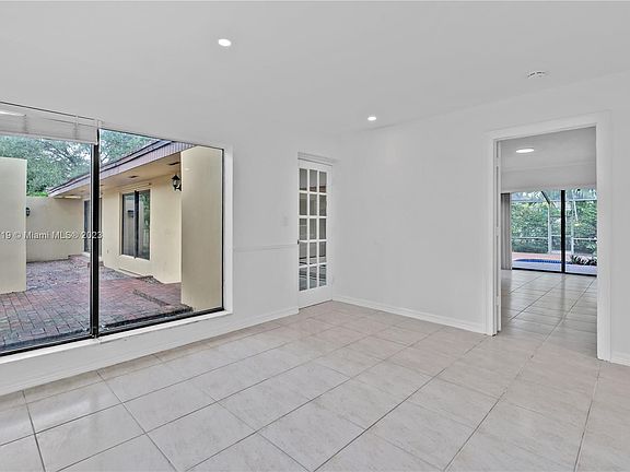 4th image of 1545 Cantoria Ave
