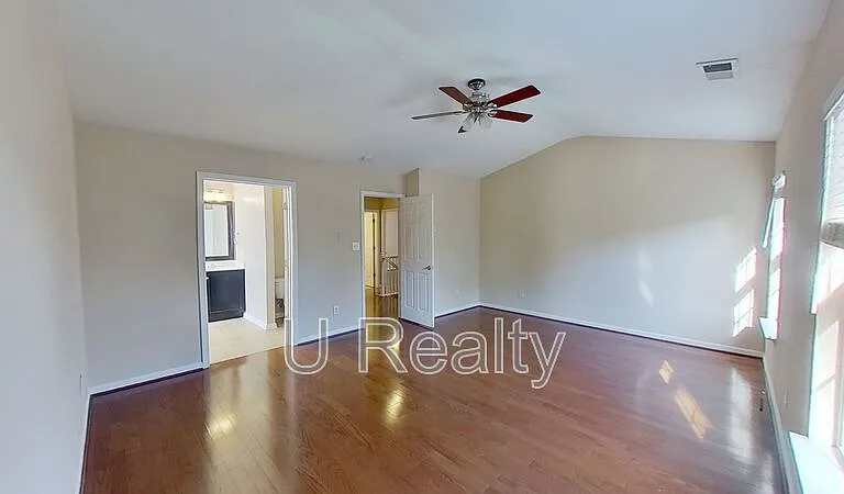 10009 Barrands Ln — Photo 11