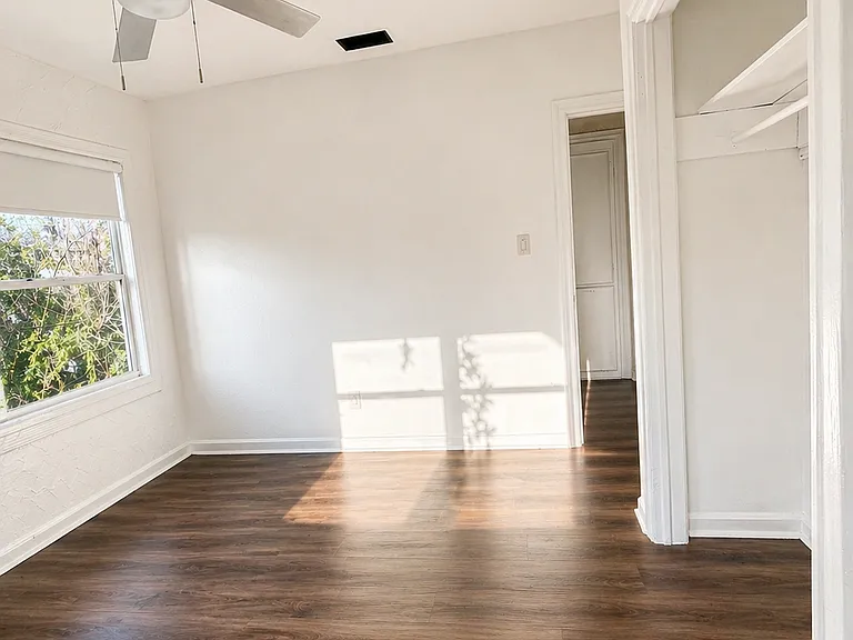 1715 N Bumby Ave — Photo 15