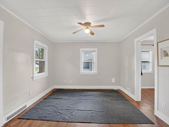 4th image of 818 Home Park Blvd