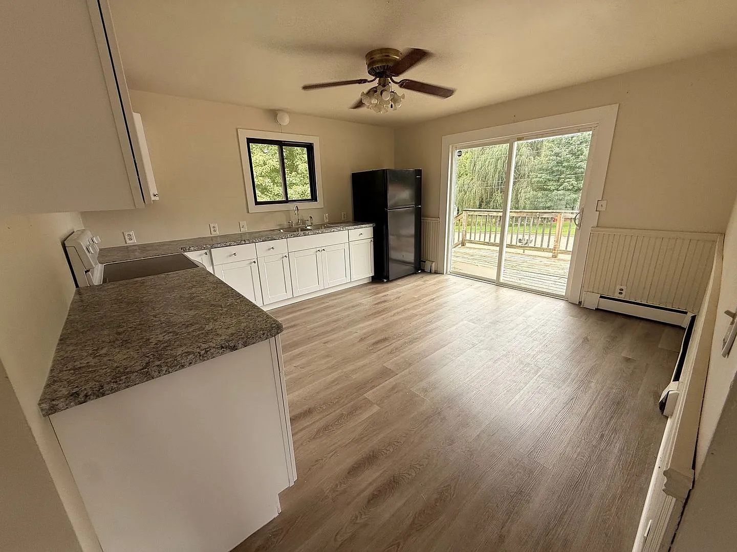 3 Bedroom Upper Duplex - Newly remodeled — Photo 3