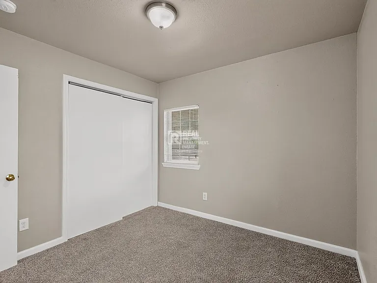 303 Westwood Dr — Photo 15