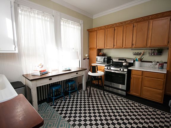 2nd image of 688 Orange St