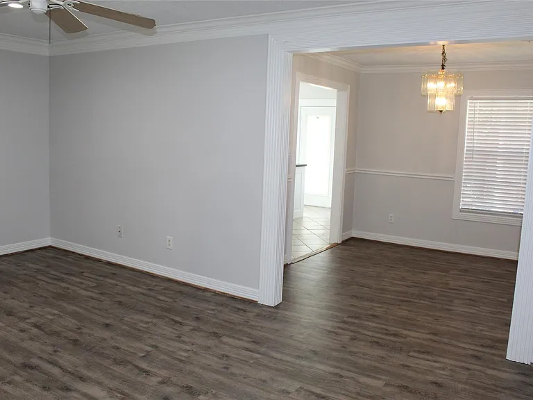 2914 Pitzlin St — Photo 4