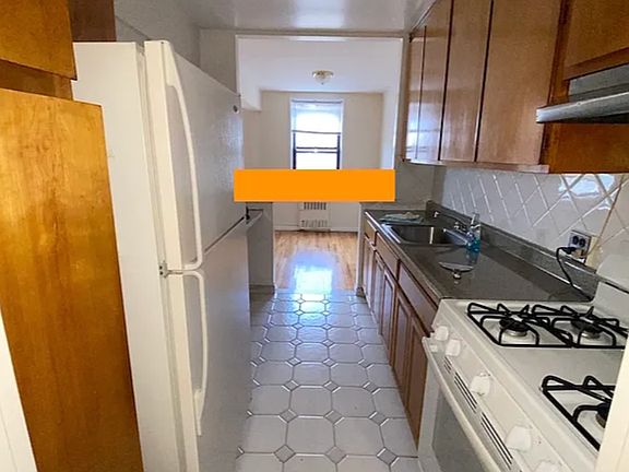 4th image of 2060 E 19th St APT 3