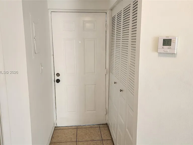 8290 Lake Dr #405 — Photo 11