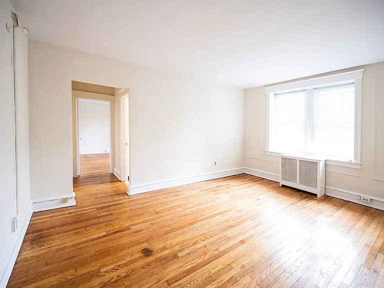 Upsal Gardens Apartments- Beautiful historical building with breathtaking charm! — Photo 25
