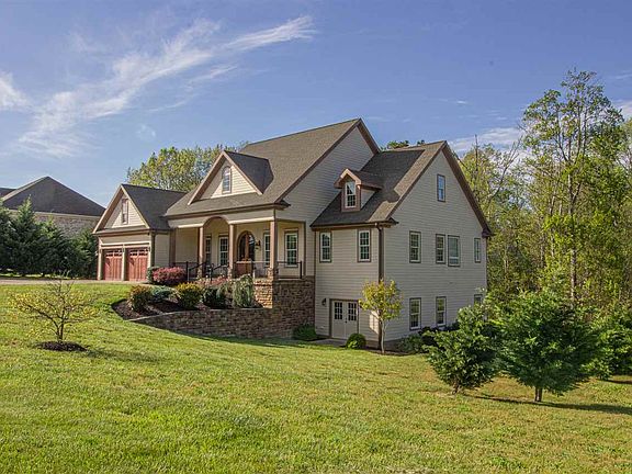 3rd image of 172 Jaspers Ln