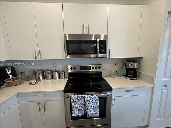 4th image of 631 NW 204th St