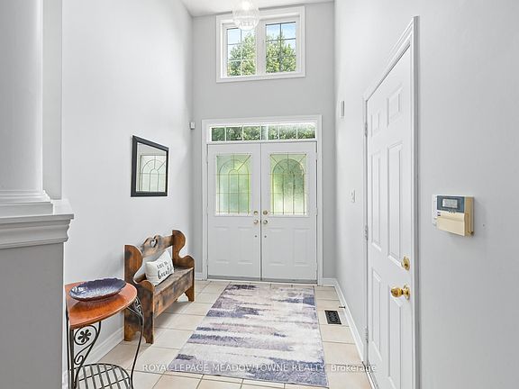 5th image of 69 Chaplin Cres