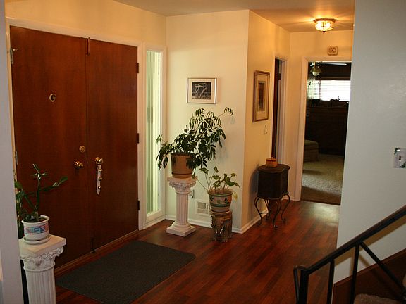 5th image of 1028 W 70th St