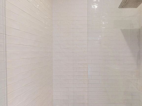 5th image of 861 28th Ave N #2