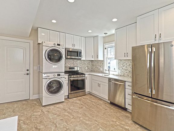 Appliances include refrigerator, dishwasher, gas oven, built-in microwave with vent and washer and dryer.