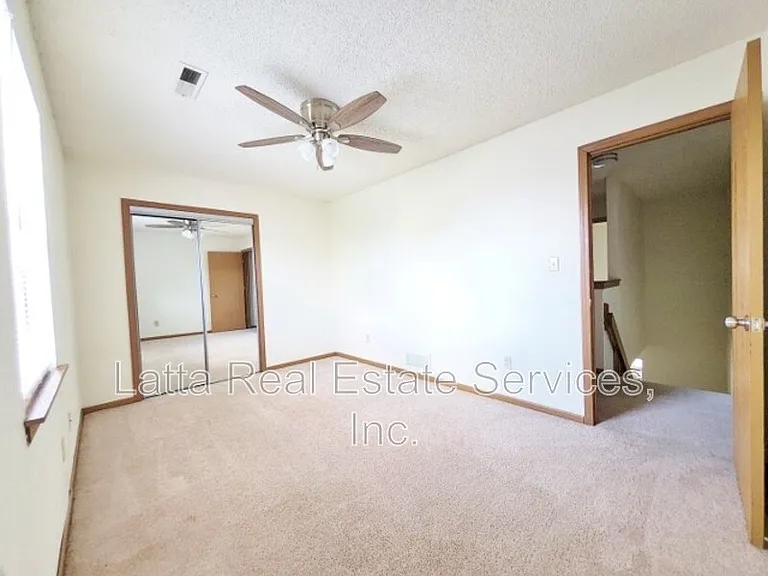 2115 Highridge Dr #B — Photo 9