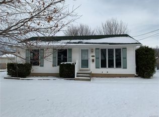 1385 Caravelle Dr, Niagara Falls, NY 14304