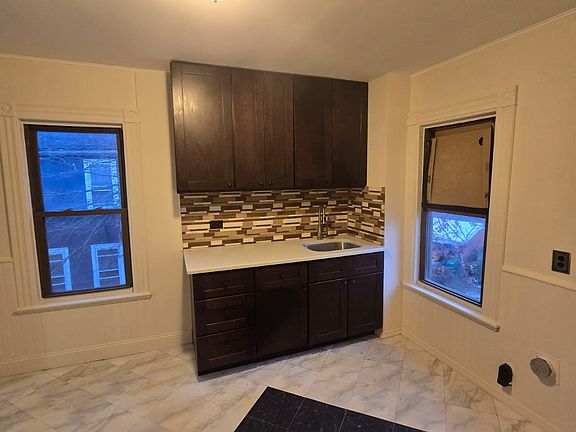 5th image of 9 Barcelow St #2
