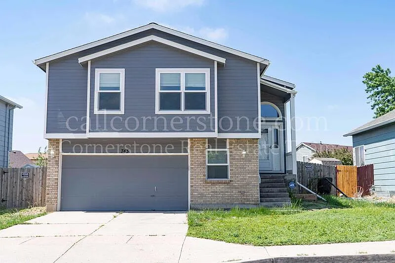 3 bed, 2.5 bath, 1966 sqft, $2,322 — Photo 1