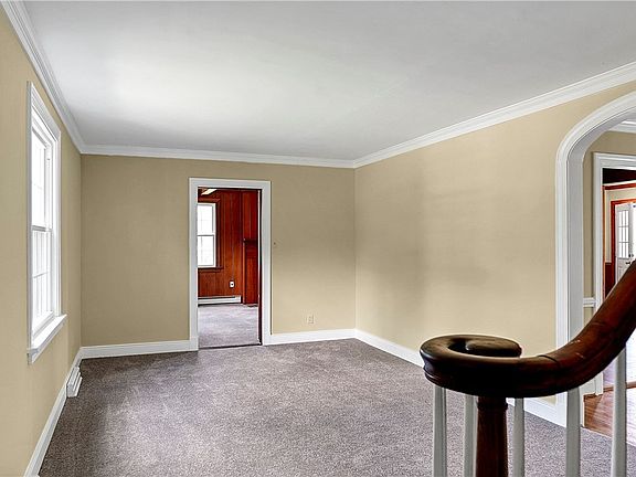 3rd image of 811 McCoul St