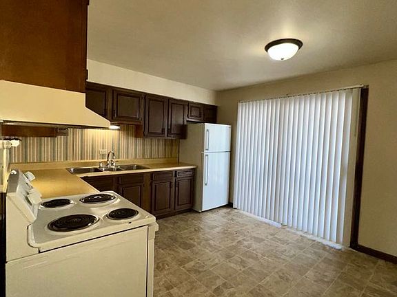2nd image of 3160 Rosalie Pkwy #3