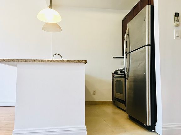 4th image of 221 Kingsland Ave APT 4