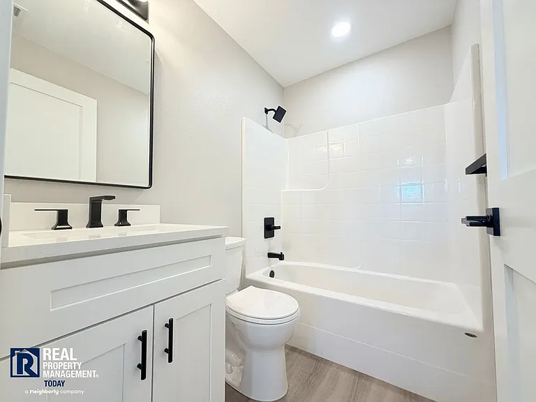 307 Bridge St SE — Photo 15
