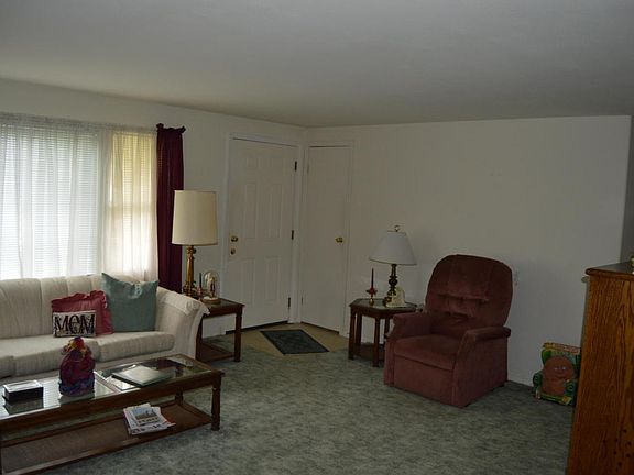 4th image of 18 Turner Dr