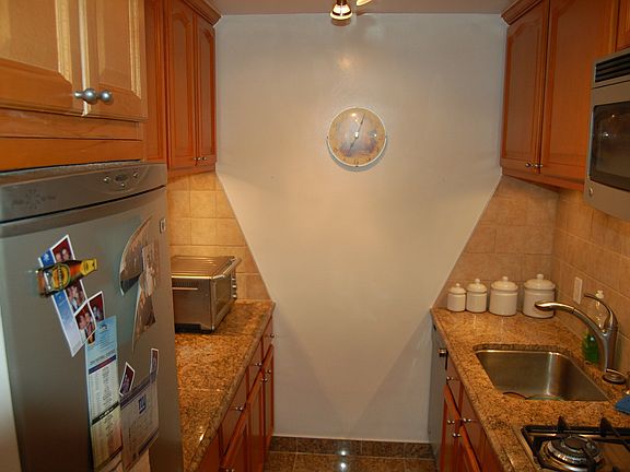 5th image of 333 E 66th St APT 1H