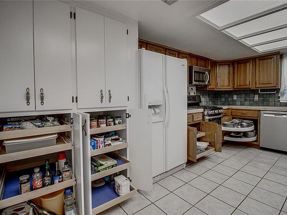 3rd image of 1413 Lorraine Dr