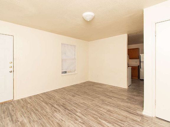 3rd image of 1703 Cedarhill Dr #C