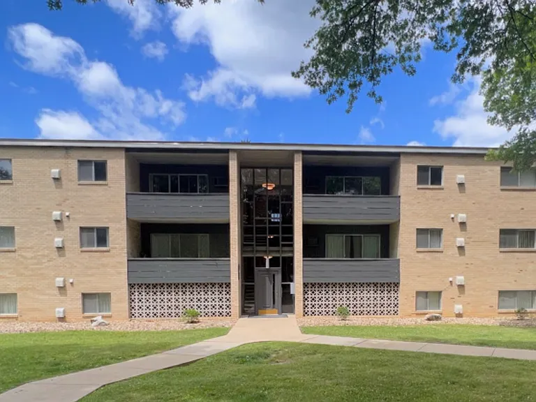 Seven Oaks Apartments — Photo 22