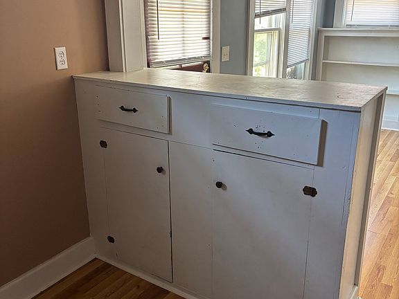 4th image of 321 W Allen St #315