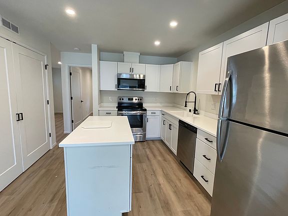 4th image of 2463 Beaufort Dr