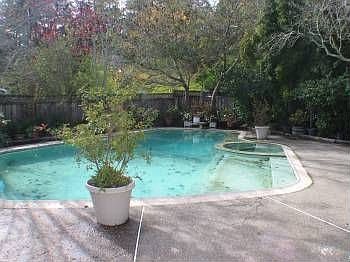 2nd image of 1762 Oakwood Dr