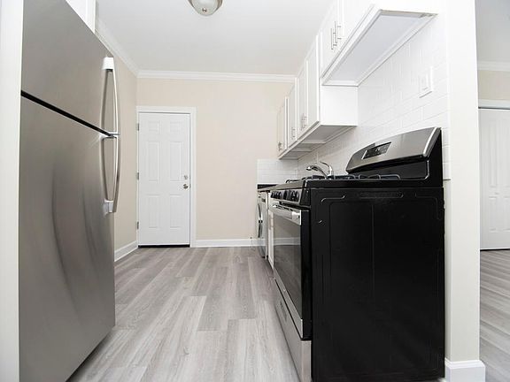 5th image of 646-648 W Roscoe St #648-20S