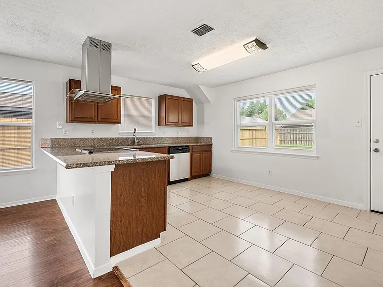 7018 Stoney River Dr — Photo 4