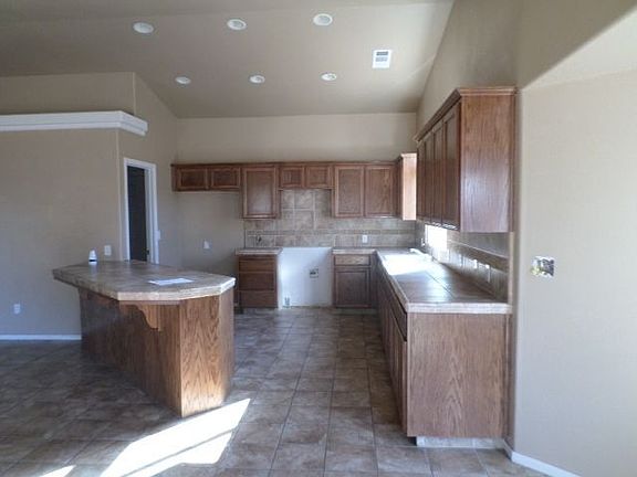 3rd image of 2401 N Sallee Ct