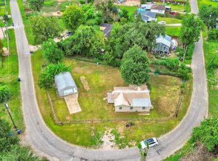 237 N Austin Dr, Angleton, TX 77515
