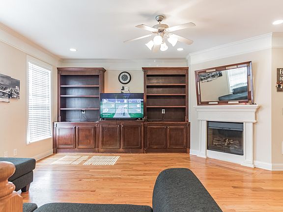 4th image of 2267 Ewell Park Dr