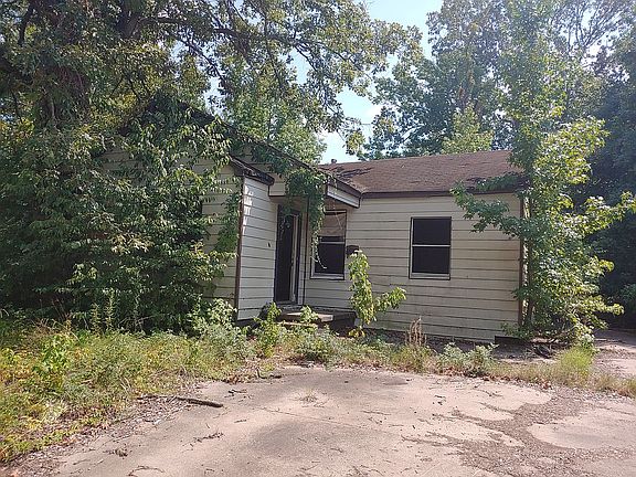 3rd image of 50 Cypress Dr
