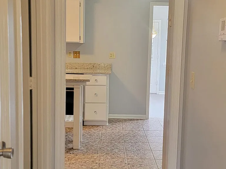 148 Richards Ct — Photo 3